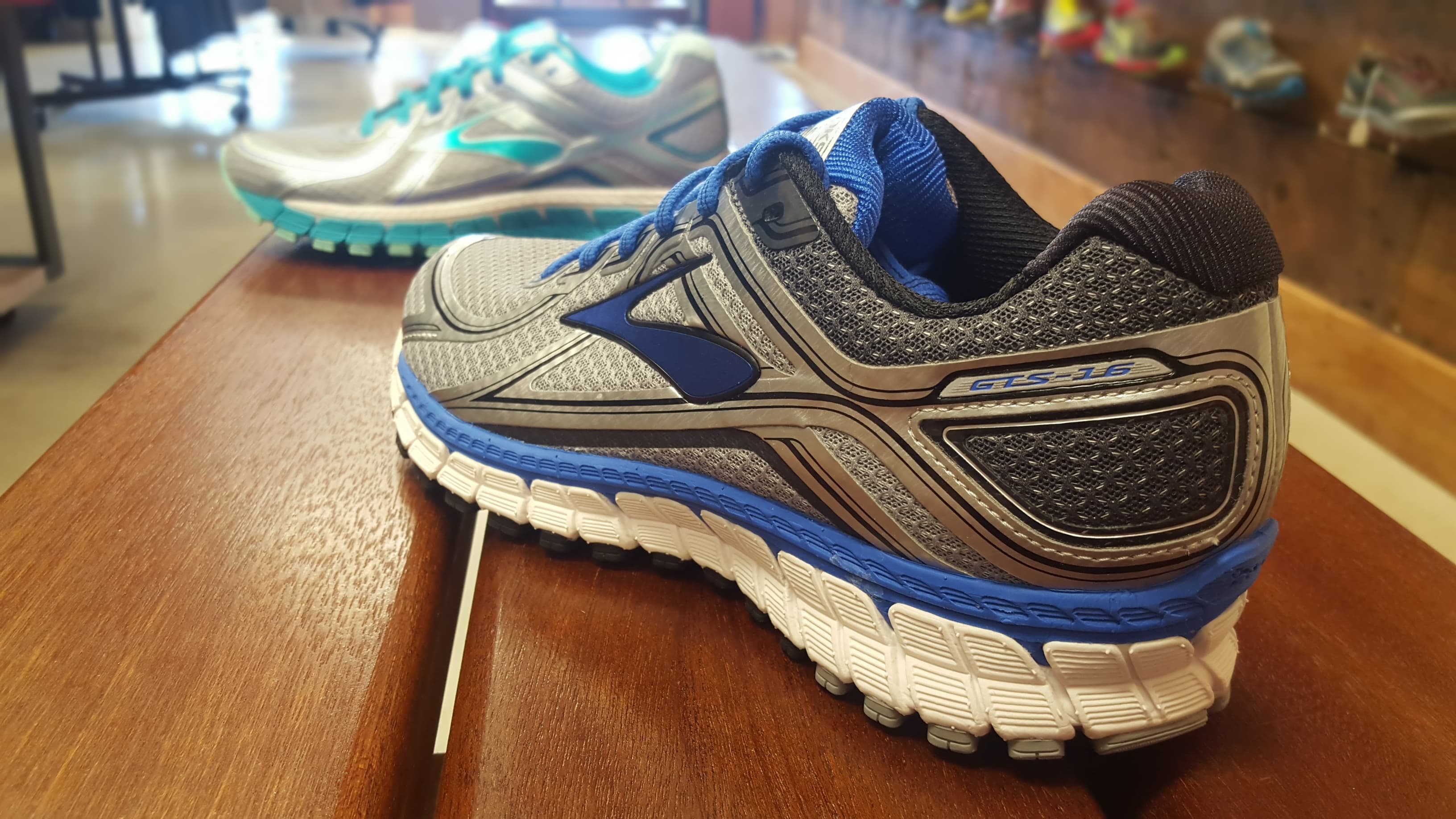 brooks adrenaline lobster